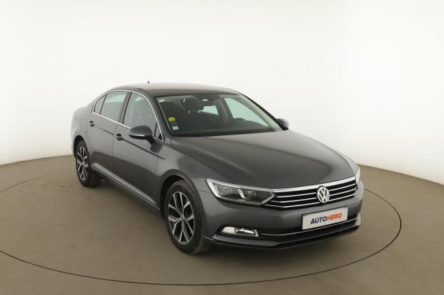 Volkswagen Passat image 9