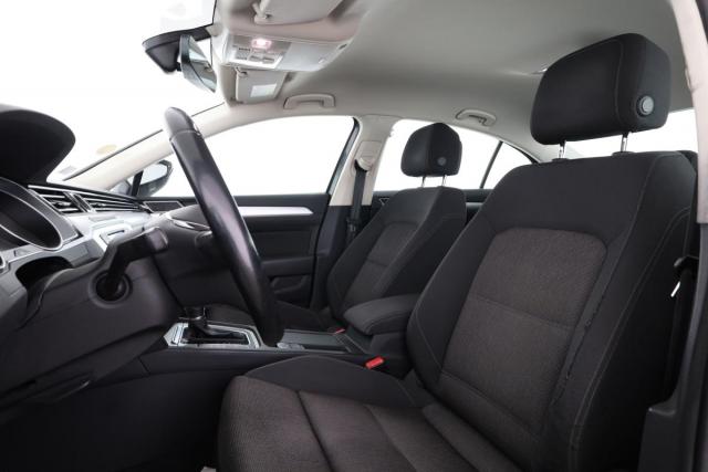 Volkswagen Passat image 6