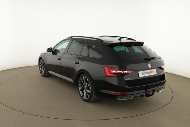 Skoda Superb Combi image 9