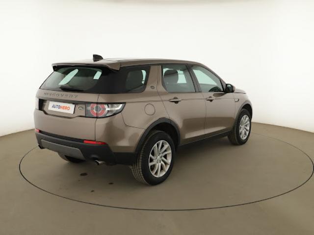 Land Rover Discovery Sport image 4