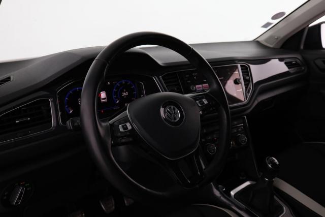 Volkswagen T-Roc image 5
