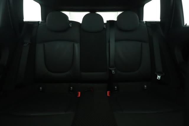 Mini Clubman image 3