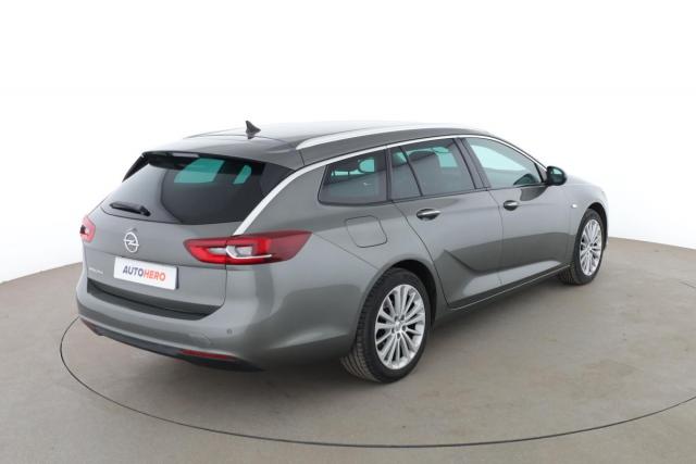 Opel Insignia Sports Tourer image 2