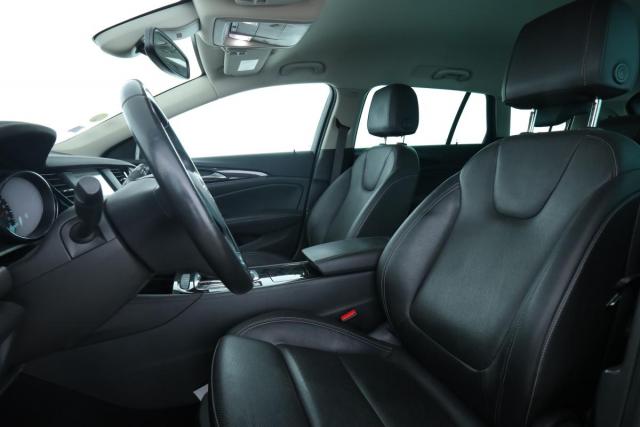 Opel Insignia Sports Tourer image 1