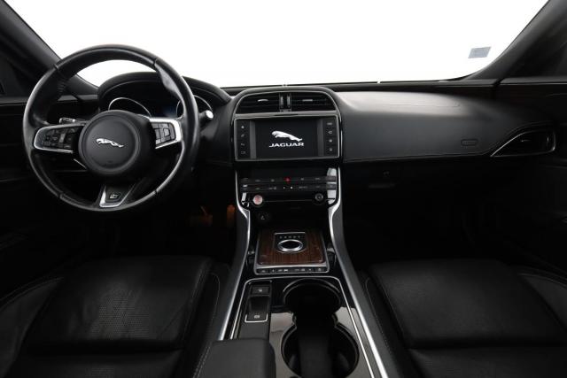 Jaguar Xe image 8