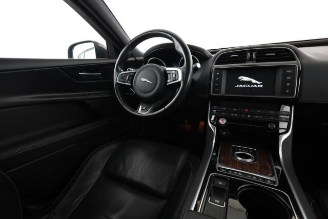 Jaguar Xe image 9