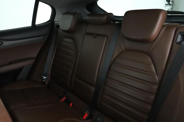 Alfa Romeo Stelvio image 7