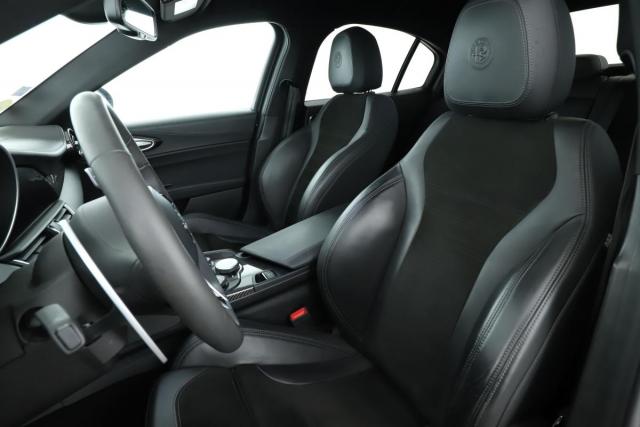 Alfa Romeo Giulia image 9