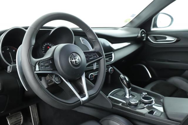 Alfa Romeo Giulia image 8