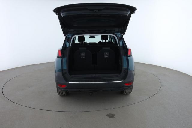 Peugeot 5008 image 1