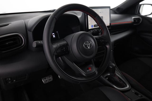 Toyota Yaris image 2