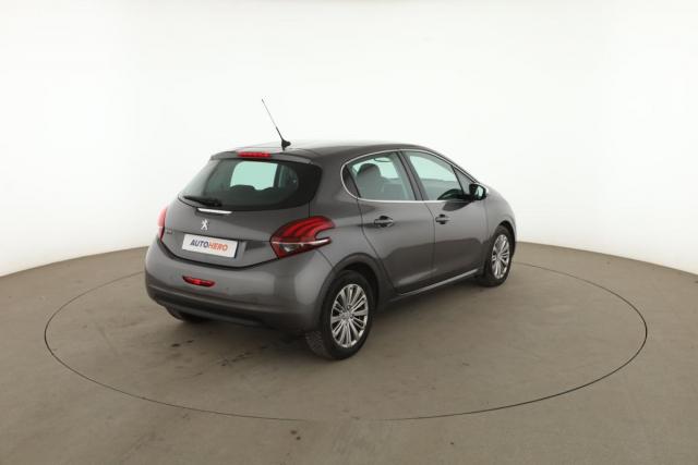 Peugeot 208 image 7