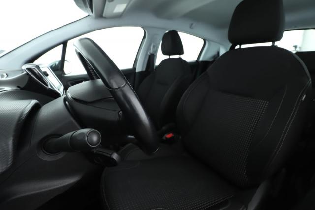 Peugeot 208 image 1