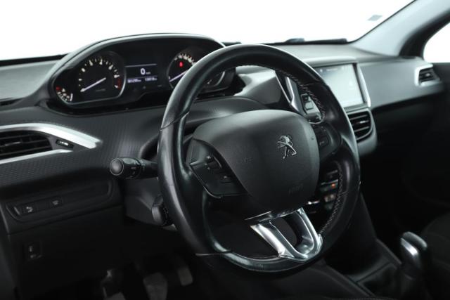 Peugeot 208 image 8