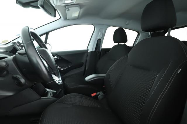 Peugeot 208 image 5