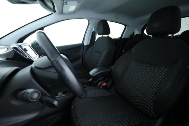 Peugeot 208 image 7