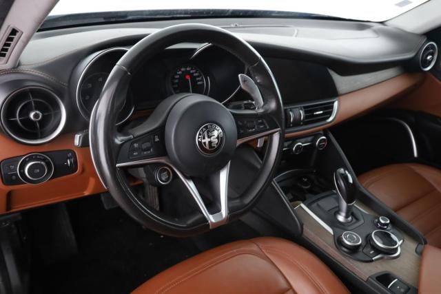 Alfa Romeo Giulia image 8