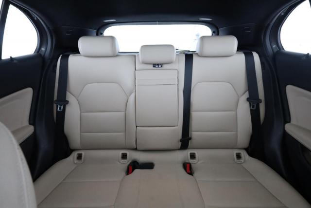 Mercedes Benz Gla image 1