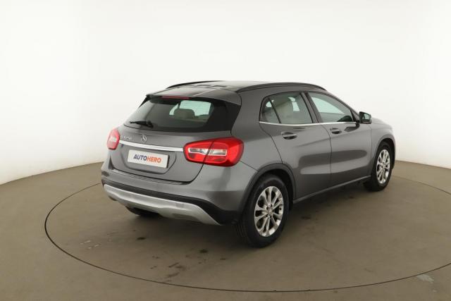 Mercedes Benz Gla image 8