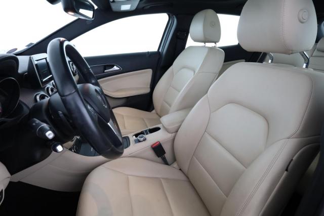 Mercedes Benz Gla image 2