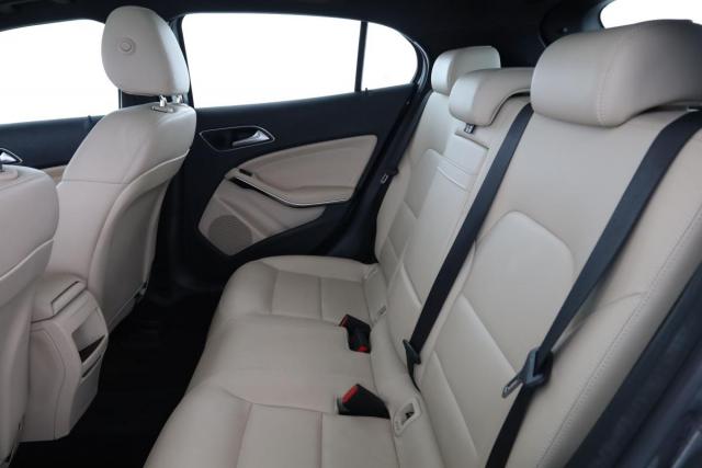 Mercedes Benz Gla image 4