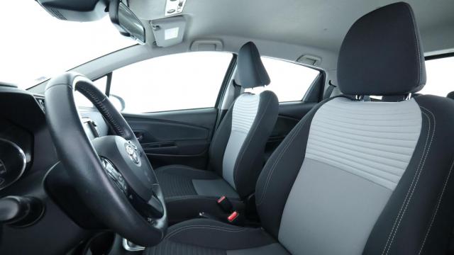 Toyota Yaris image 2