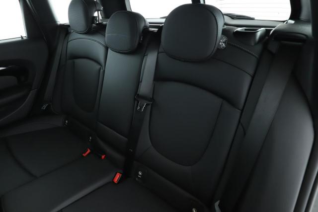 Mini Clubman image 5