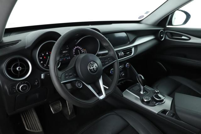 Alfa Romeo Stelvio image 6