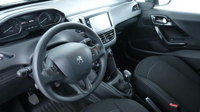 Peugeot 208 image 8