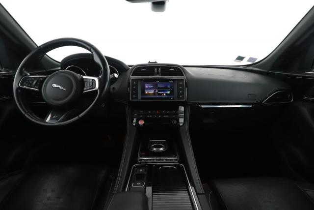 Jaguar F-Pace image 2