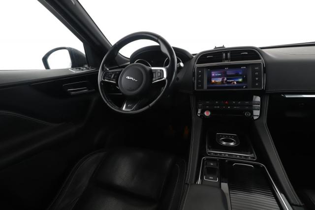 Jaguar F-Pace image 3