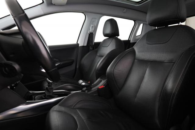 Peugeot 2008 image 2