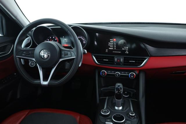 Alfa Romeo Giulia image 7