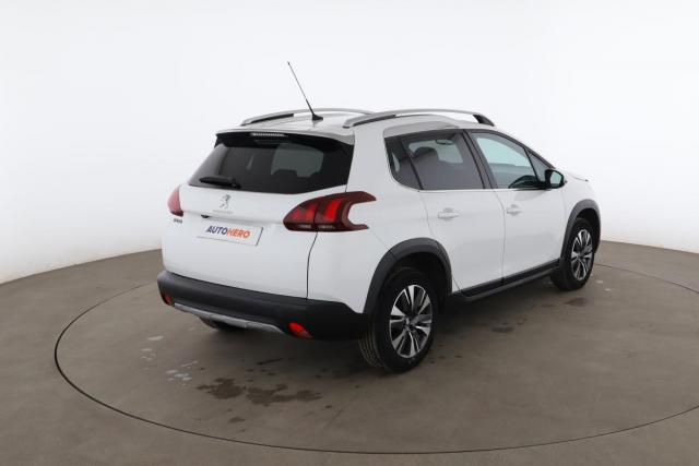 Peugeot 2008 image 8