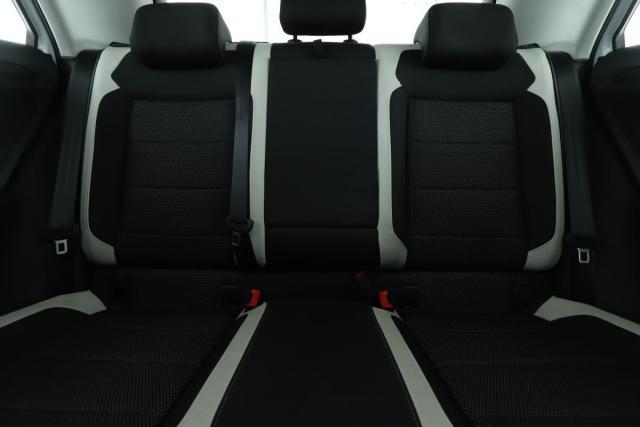 Volkswagen T-Roc image 5