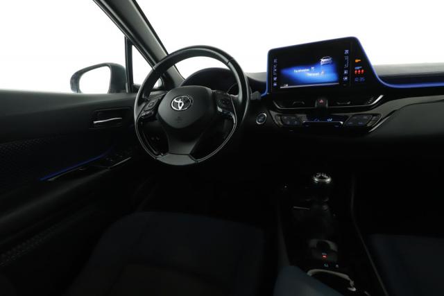 Toyota C-Hr image 6