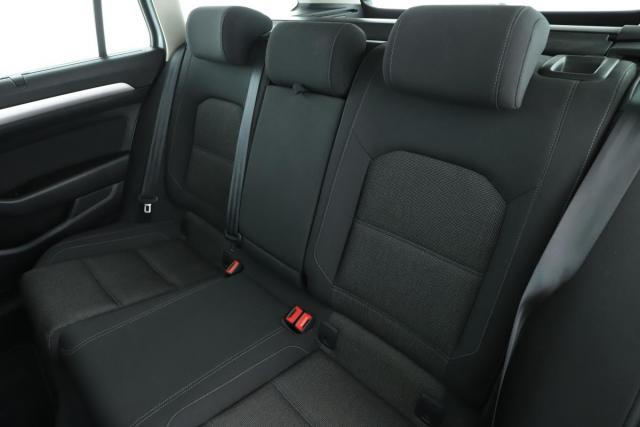 Volkswagen Passat Sw image 7