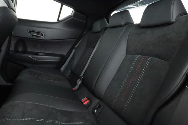Toyota C-Hr image 5