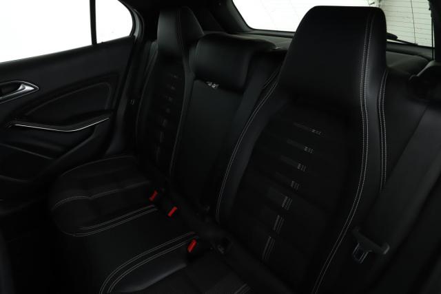 Mercedes Benz Gla image 2