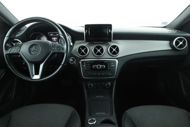 Mercedes Benz Gla image 8
