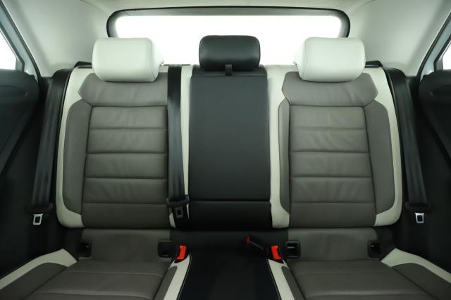 Volkswagen T-Roc image 9