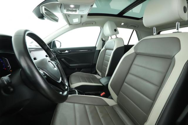 Volkswagen T-Roc image 4