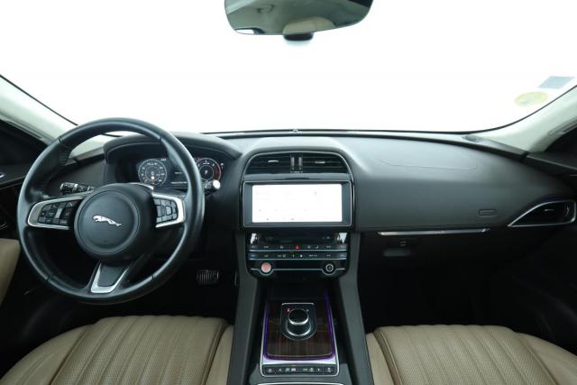 Jaguar F-Pace image 3