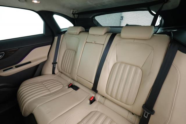 Jaguar F-Pace image 8