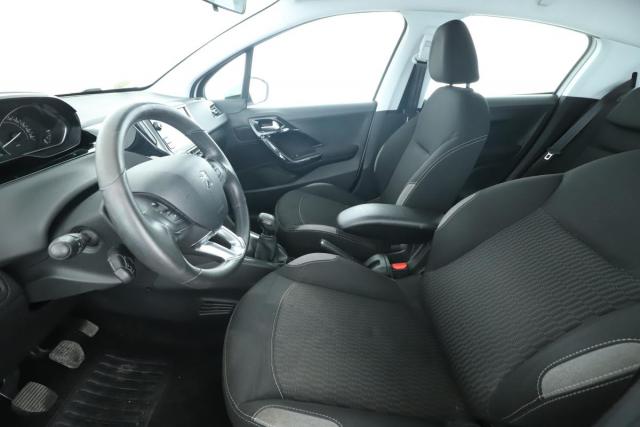 Peugeot 208 image 3