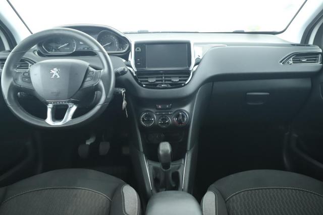 Peugeot 208 image 9