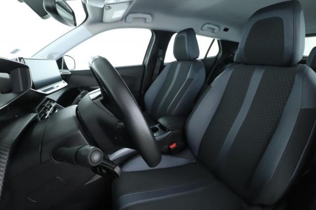 Peugeot 2008 image 9