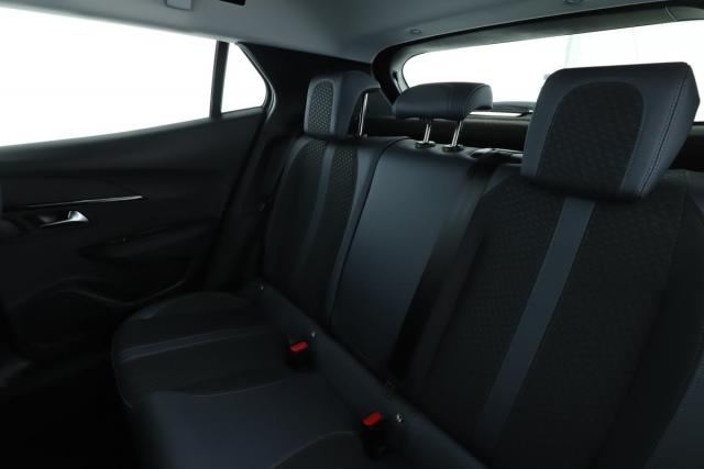 Peugeot 2008 image 8
