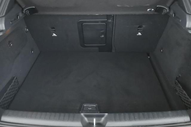 Mercedes Benz Gla image 8