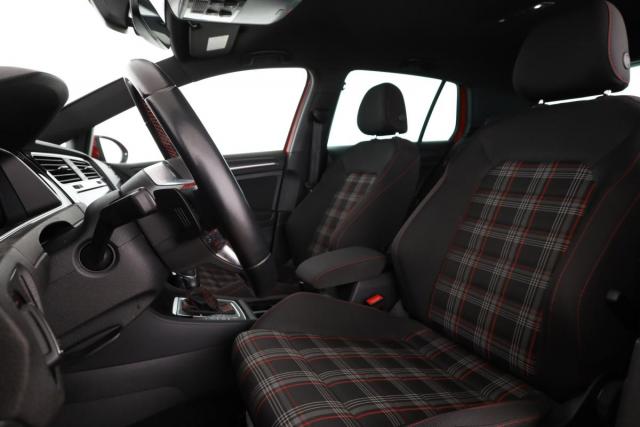 Volkswagen Golf image 1